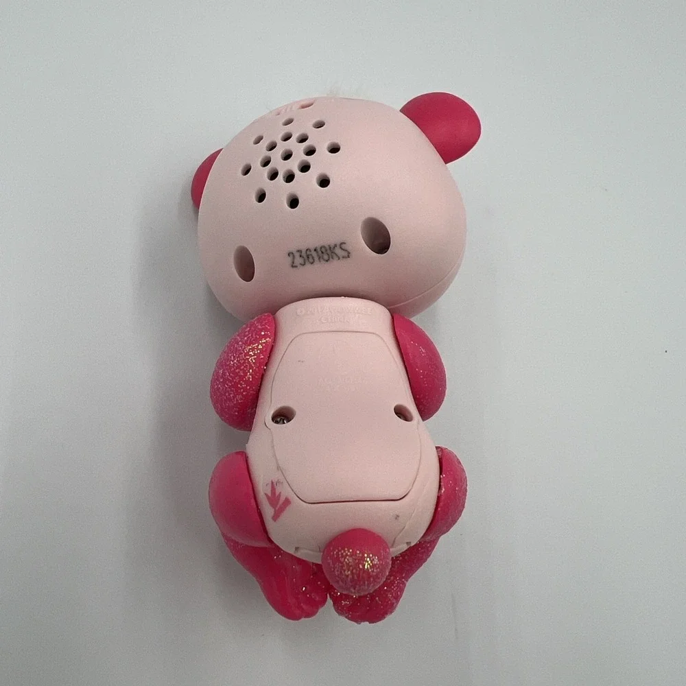 Fingerlings Glitter Panda - Polly Pink - Interactive Collectible Baby Pet